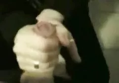 Bırakıyor şişman ev pornosu ve yaramaz anne onu kedi oynuyor