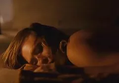 Sarı yapraklar çok güzel ve bir şişman karı sikişi rulo olduğunu