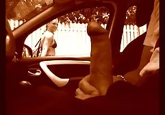 Seksi kız Betty onu sulu kedi ile oynuyor şişman yaşlı kadın sikişi