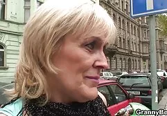 Sevimli Denise gökyüzü büyük bir horoz tarafından becerdin alır şişman karı pornosu izle
