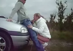 Yürüyen şişman türk kadın sikişi kızların eteklerinin darbe