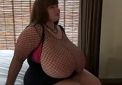 Güzel bir hizmetçi kız için iki katına arap şişman pornosu